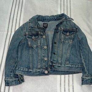 Unisex size 3 years Jean jacket perfect for the spring in very good condition